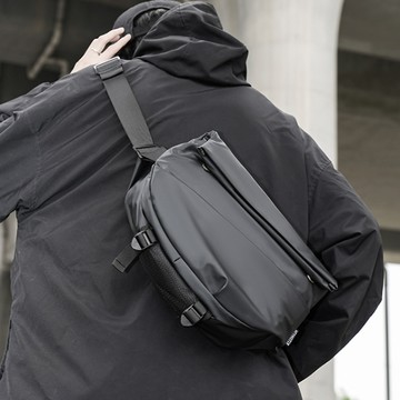 韓版時尚防潑水胸包扁挎包