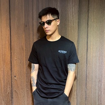 美國百分百【全新真品】Guess T恤 T-shirt 短袖 短T logo 玫瑰蛇骷髏 男款 黑色 M號 AY31