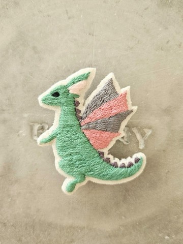 龍刺繡胸針 (綠色) 【接單訂製】