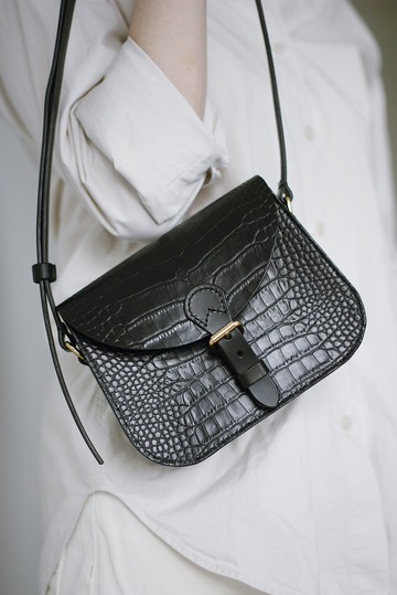 手工手縫黑色鱷魚壓紋植鞣革真皮馬鞍包