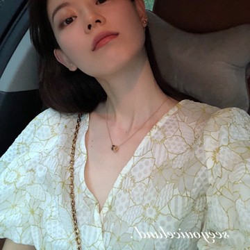 2022夏季新款時尚V領設計感寬松顯瘦碎花裙輕熟風小眾連衣裙潮女