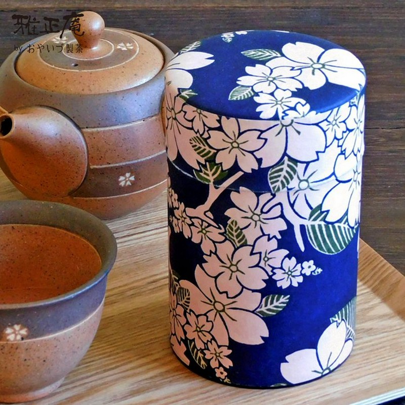 茶筒 お茶 茶缶 和紙貼り 桜ゆるり缶 紺 150gサイズ 和貼 お茶缶 お茶 緑茶 茶葉 雑貨 保存容器 おしゃれ かわいい 小物入れ お土産 贈り物 通販 Lineポイント最大0 5 Get Lineショッピング