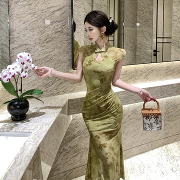 【桃喜Rich女裝】 夏日國風洋裝 優雅氣質半袖包臀裙 新中式改良旗袍 綠色連衣裙 修身顯瘦洋裝 性感縷空長裙 宴會洋裝