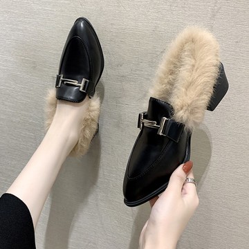 英倫風尖頭小皮鞋女2021秋冬新款百搭毛毛樂福鞋黑色粗跟單鞋女潮