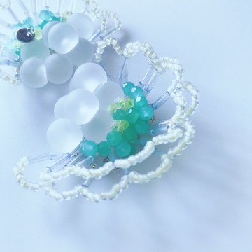 71020—— miwaku—— Miwaku—— 褶邊耳針耳夾—— 奶油色*綠