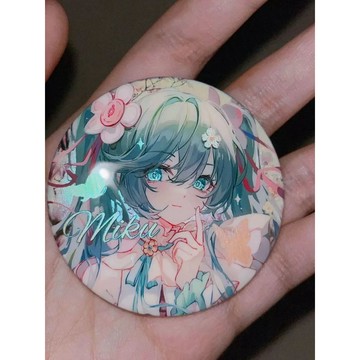小包臺灣新品上市🐴🌟初音未來反光吧唧miku周邊動漫卡通應援徽章學生揹包掛飾胸針穀子🌟