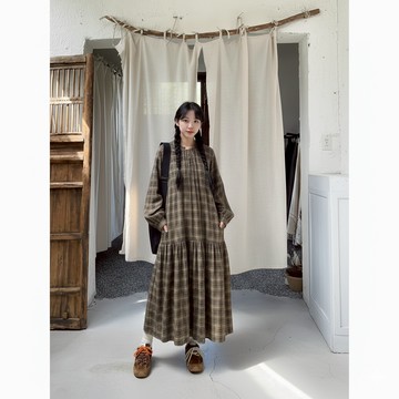 🌙 買2件9.8折！秋冬日系復古格紋長袖洋裝 蛋糕裙擺 寬鬆修身長裙 文藝森女系 兩色入【穿穿trytry】