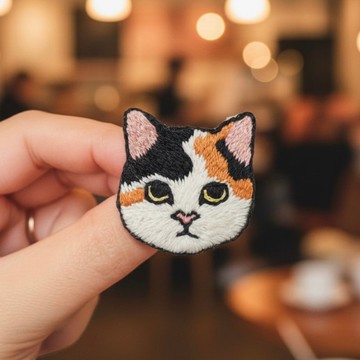 漫畫襯衫 Neko Pin (Tama) — 手工刺繡胸針