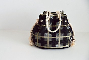 剩下 3 件 義大利製 馬海毛混紡格紋金屬絲海洋包 米色 x黑