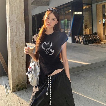 ♡ 𝑪𝒉𝒊𝒄 𝒖 ♡【純棉】短袖t恤女2026新款夏正肩辣妹黑色短款獨特超好看氣質上