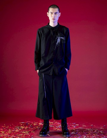 電繡蜂炮火光經典襯衫