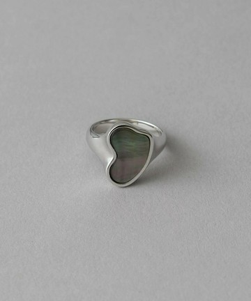 ete Shimmering 立體愛心造型蝶貝戒指 B款 | 戒指 送禮 情人節 [Rakuten Fashion]