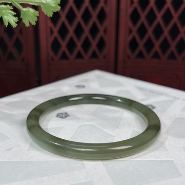 和田玉手鐲 51+MM 細圓條晴水綠玉手環 證書 清靈之氣 上手溫婉