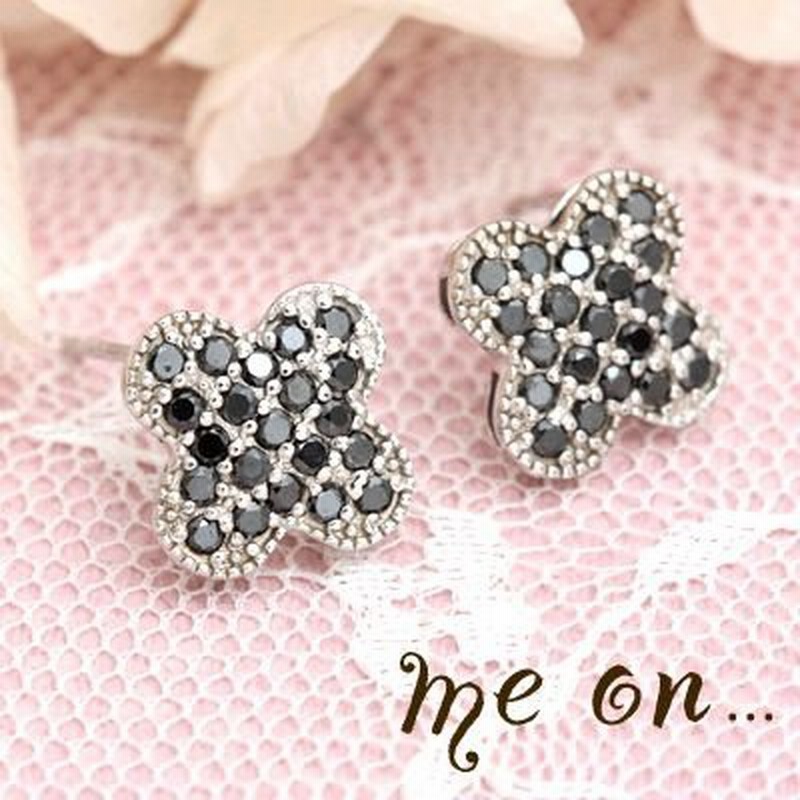 お届け予定、約1ヶ月後）ピアス me on ブラックダイヤモンド・パヴェ