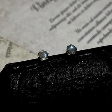 ll 4mm拉長石純銀耳環 ll 925純銀貼耳耳針 一對 ER-00036