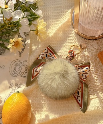 絲巾蝴蝶結狐毛球圓牌吊飾-林野暮光-小美好系列(BC96494-26)