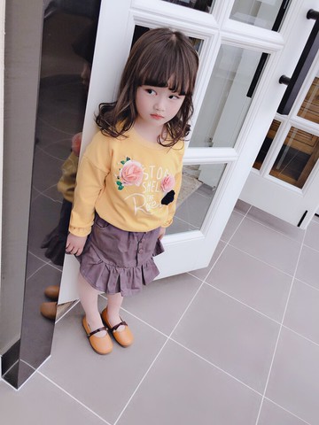 兒童潮花朵釘珠字母衛衣+荷葉邊短裙兩件套 女童寶寶裙裝1入