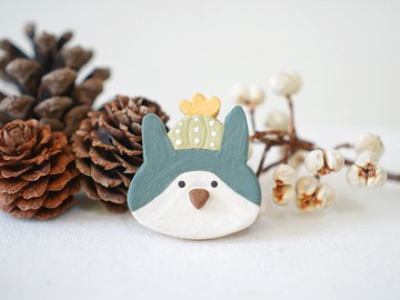 兜毛帽系列•灰白兔 陶別針 胸針