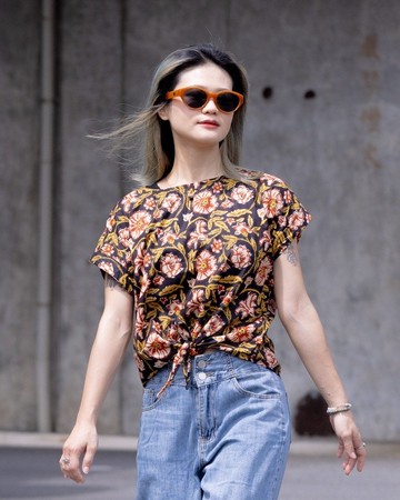 印度蓋染工藝親膚純棉 打結上衣 － 扶桑花黑