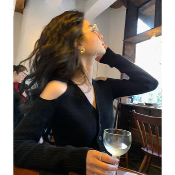 挖肩v領掛脖毛衣打底衫女內搭洋氣早秋新款長袖針織開衫露肩上衣