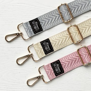 KINAZ 微光浮雕品牌質感寬版背帶-帶我走系列