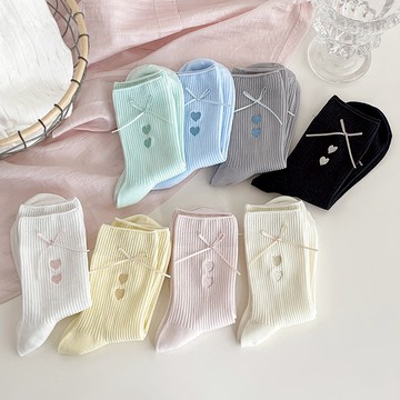 中筒襪 日系款可愛刺繡心 蝴蝶結裝飾 彈力舒適穿 四季百搭款 女生必備款 防滑不掉落 時尚潮流風 台灣賣家 台灣出貨