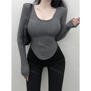 Ju性感！顯身材墊肩U領長袖T恤女緊身短款圓弧下擺上衣打底衫秋新