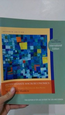 Intermediate Macroeconomics[二手書_良好]
