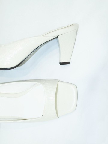 MODE Mule_white