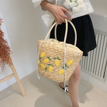 麥秸稈草編包2022夏季新款繡花水桶包海邊度假小清新沙灘包手提包