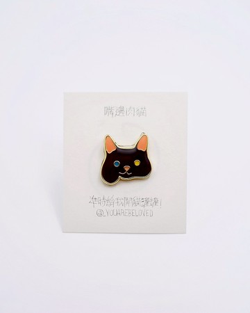 黑 藍黃眼 嘴邊肉貓 喵喵襟章