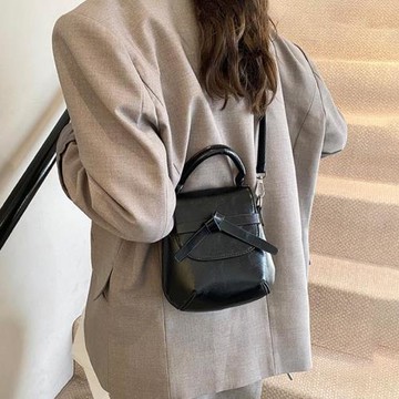 2025新款秋冬輕奢高級感小眾超火爆款流行迷你手機包斜挎小包包女