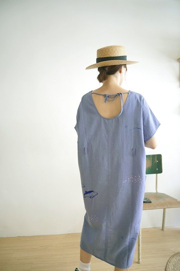 漂亮紫色手工印花製作露背綁帶洋裝 大海