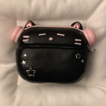 戴粉色耳機的黑貓  韓國手工 AirPods 保護殼