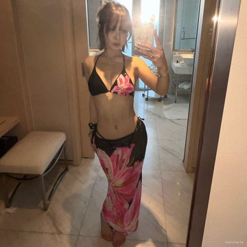 已售9642件💖默契滿分💯 歐美風粉色百閤印花甜酷辣妹度假黑色綁帶性感比基尼三件套遊泳衣 MN1U