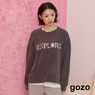 【gozo】➤EXPLORE趣味繡花絨毛大學T(深灰/米色/紫色/綠色_F) | 女裝 圓領 休閒
