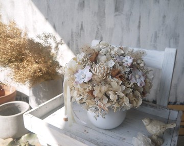 白色之戀(大) .雪白色.情人不凋花玫瑰.精油索拉花.乾燥花禮物