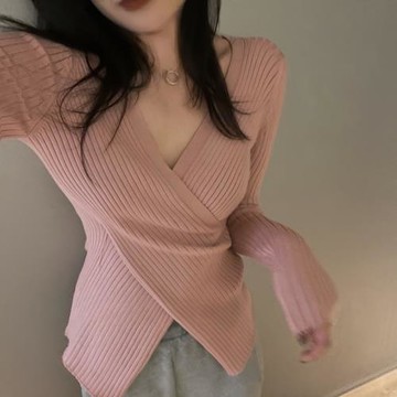 設計感上衣2026秋冬季新款交叉v領粉色內搭針織打底衫修身長袖秋