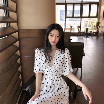 夏季新款波點V領收腰長款半袖連衣裙女2022年智熏厭世風桔梗裙子