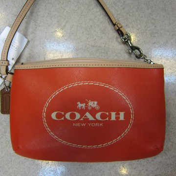 限時 滿3千賺10%點數↘ | ~雪黛屋~COACH 手拿包國際正版保證可手提手拿肩背多功能設計100%進口防水防刮皮革材質 F51788 桔紅