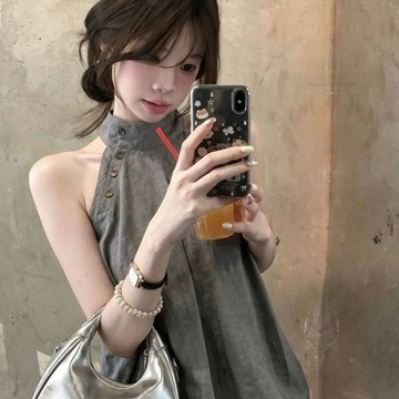 灰色復古掛脖背心女 上衣 背心 夏季新氛圍感灰色復古少女風花苞掛脖吊帶背心設計外穿七夕穿搭 韓版女裝