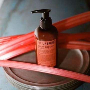 公司貨【L:A BRUKET】2026限定 限量 340 身體乳 大黃/天竺葵 240ml 身體保養 乳液 身體乳液
