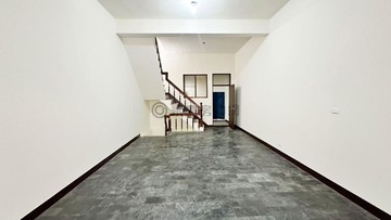 小港國中|草衙道|正四樓|方便停車騎樓透天｜高雄市小港區港順街