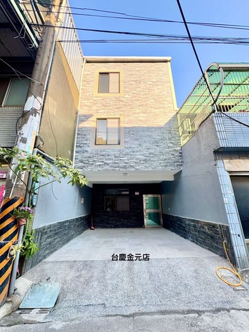 龍潭中央街前院停車美透天｜桃園市龍潭區中央街