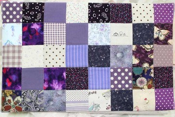 拼布格子桌墊、地墊、坐墊，想拿來墊什麼就墊什麼，還可以做門簾