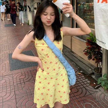 IELGY 黃色無袖v領碎花洋裝子小個子辣妹抽繩短裙