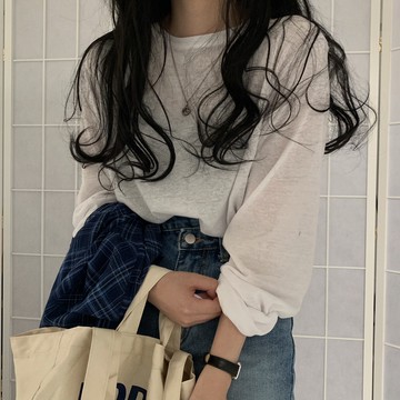 秋裝ins潮百搭純色長袖T恤女寬松顯瘦圓領打底學生中長款上衣1入