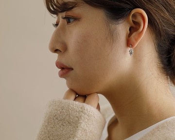 confetti SV ─ 閃耀搖曳的水晶針式耳環 銀色