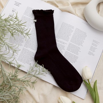 BYHUE lilicoco 復古珍珠裝飾純色荷葉邊中筒襪－黑