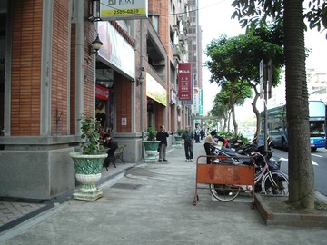 ✨中山國中捷運｜東王漢宮✨耀眼金店面B｜台北市中山區民權東路三段